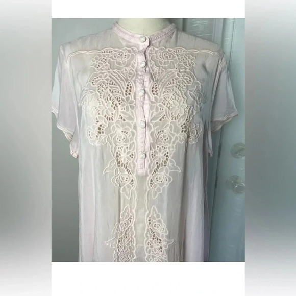 Johnny Was Britta Button-Front Embroidered Pink
Tunic Size small - Picture 4 of 6